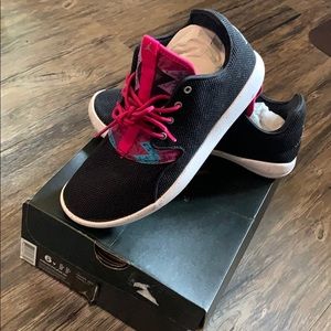 🖤EUC Jordan eclipse GG 6Y 💜❣️